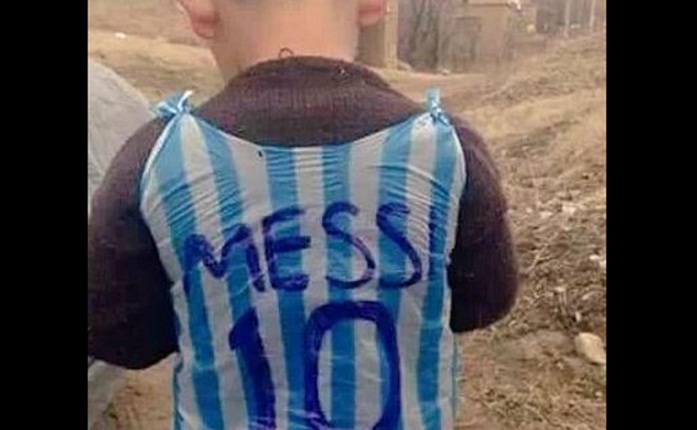 Campaign to find child in improvised Argentina shirt goes viral across Europe - Lionel Messi